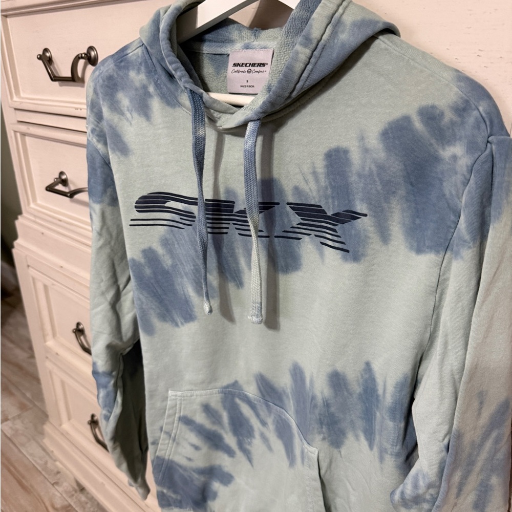 Skechers Tie-Dye Pullover Hoodie - Pale Blue & Navy Accent